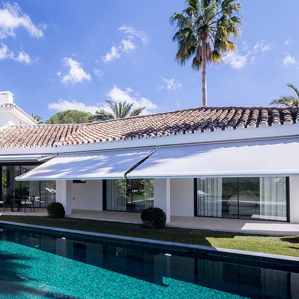 Stores et moustiquaires, store banne 
Yové, ile de france