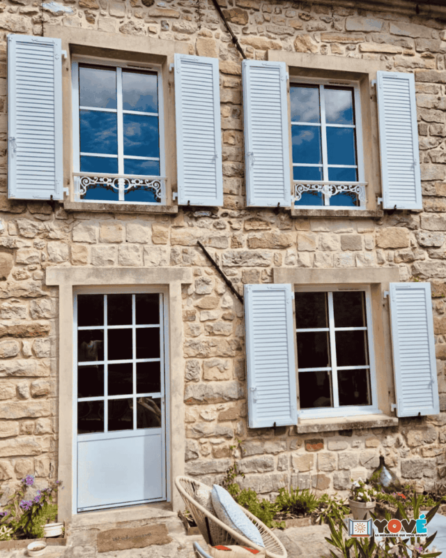 Fenêtre aluminium blanche Millet gamme siMple posée lors d’une rénovation par YOVÉ