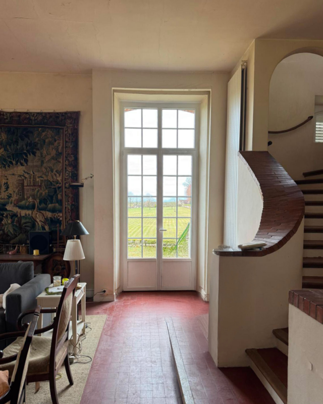 Fenêtre PVC blanche Oknoplast avec petits bois, rénovation sur mesure en Seine-et-Marne
