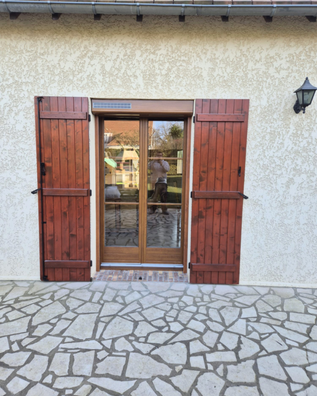 Menuiserie PVC Oknoplast Charme Mini chêne doré extérieur à La Chapelle-la-Reine (77)