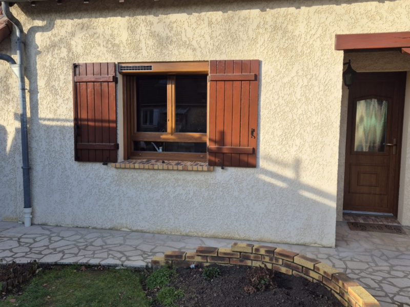 Volet roulant solaire Bubendorff posé à La Chapelle-la-Reine (77)